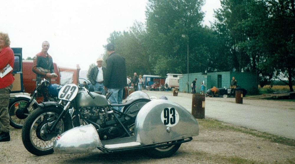 Owen Greenwood Triumph outfit. VMCC Darley Moor, Aug. 2000.jpg